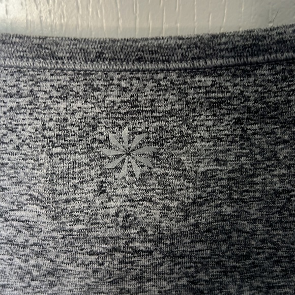Athleta Workout Top Size XL EUC - Picture 3 of 4